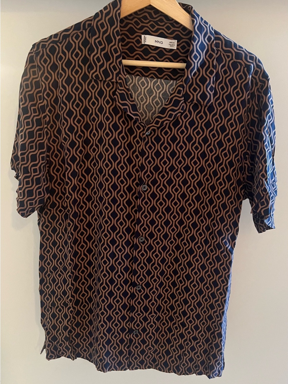 Mango Men’s Short Sleeve Button-Down Shirt in Navy and Rust Geometric Print